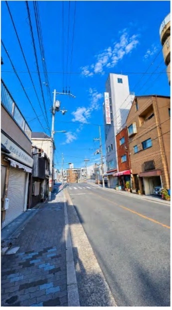 前面道路（別方向）